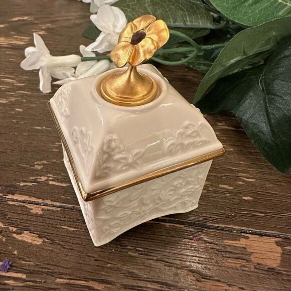 Lenox China Treasures Collection February Birthstone Trinket Box Vintage - Picture 3 of 5